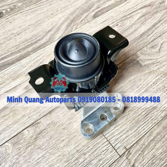 Chân máy phải Suzuki XL7, Ertiga 2018-2024 11610-73R01-000