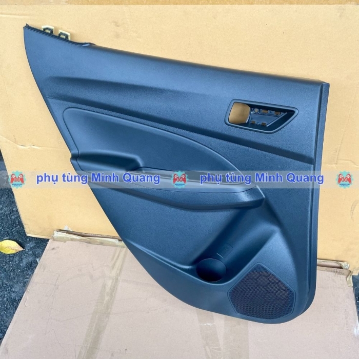 Táp ly cửa sau Suzuki Swift 2018–2024 - Ốp cánh cửa sau