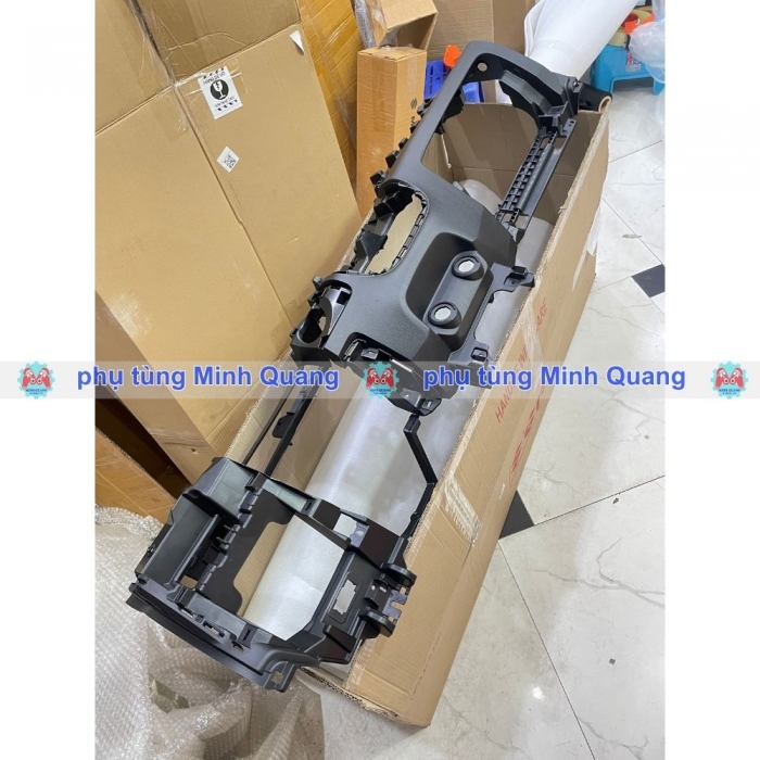 Khung taplo dưới Suzuki XL7 2019–2026