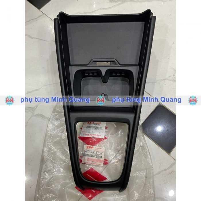 Ốp trang trí cần đi số Suzuki Ertiga 2019–2024